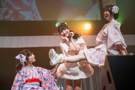 左から近藤沙瑛子、小鳥遊るい、神南りな。