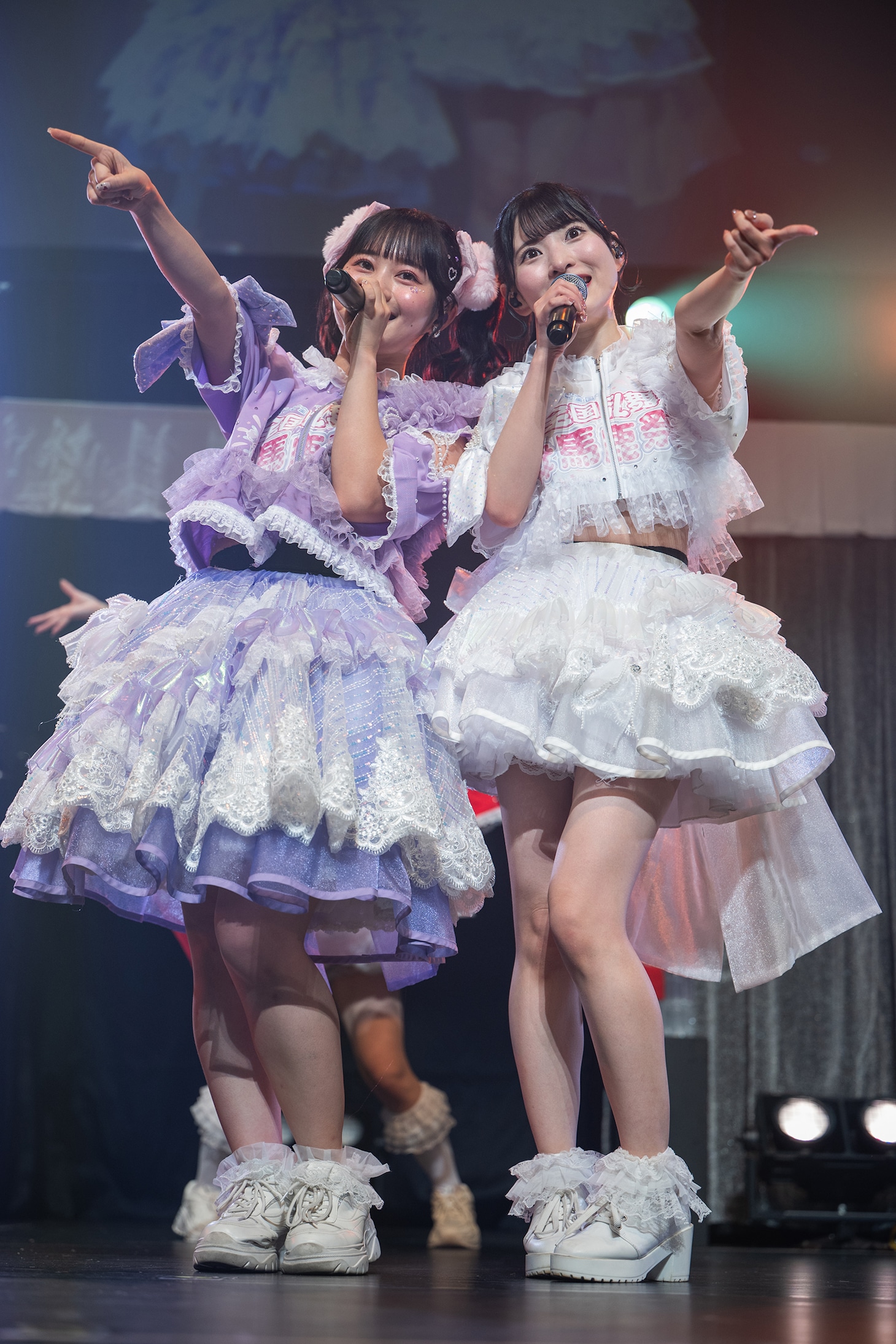 近藤沙瑛子（左）と小鳥遊るい（右）。