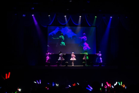 ステージに登場した#ババババンビ。