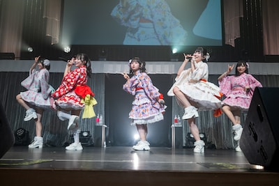 #ババババンビの全国ツアー「全国乱舞 #馬鹿祭25'」より最終公演の様子。