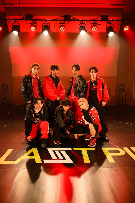 「Blast Off」グループカット