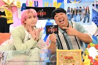 佐久間大介（Snow Man）と日村勇紀（バナナマン）。(c)日本テレビ