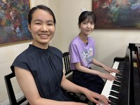 百里さんと乃木坂46久保史緒里。©日本テレビ