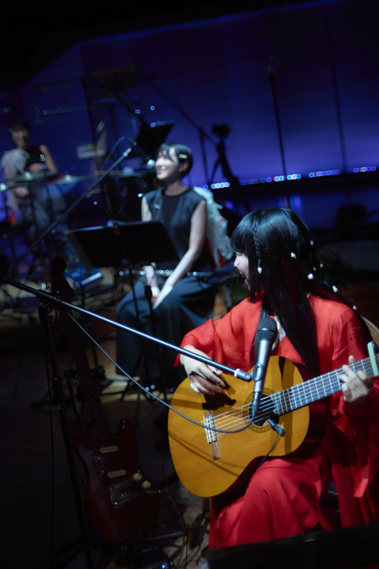 青葉市子「Reflections of Luminescent Creatures」東京・サントリーホール公演の様子。（撮影：小林光大）