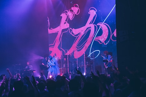 「三月のパンタシア 10th ANNIVERSARY LIVE 2025 -多彩透明なブルーだった-」の様子。（撮影：大庭元）