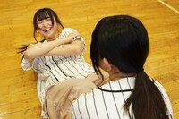 腹筋0回のCHOCO。©OVERSE/KING RECORDS