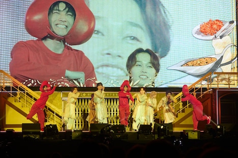 「Curry on love 」のパフォーマンスの様子。