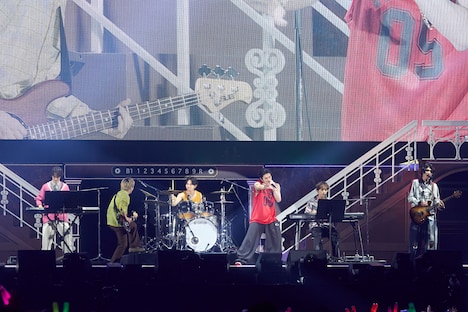 「小さな恋のうた」の演奏の様子。