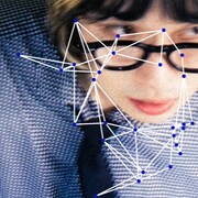 Mega Shinnosukeが引っ越し先で初めて作った新曲を配信リリース、タイトルは「青春ごっこ」