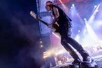 真島昌利（ザ・クロマニヨンズ）（撮影：柴田恵理）