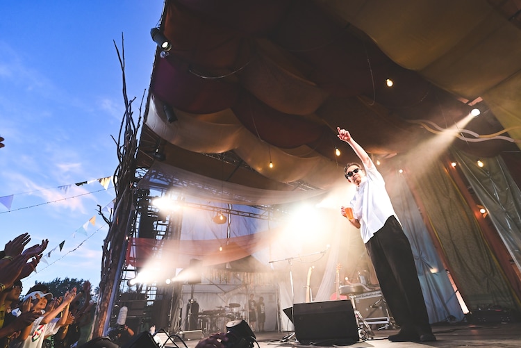 向井秀徳アコースティック&エレクトリック ©RISING SUN ROCK FESTIVAL(撮影:山下聡一朗) - 石狩湾を熱狂で包んだ25 ...
