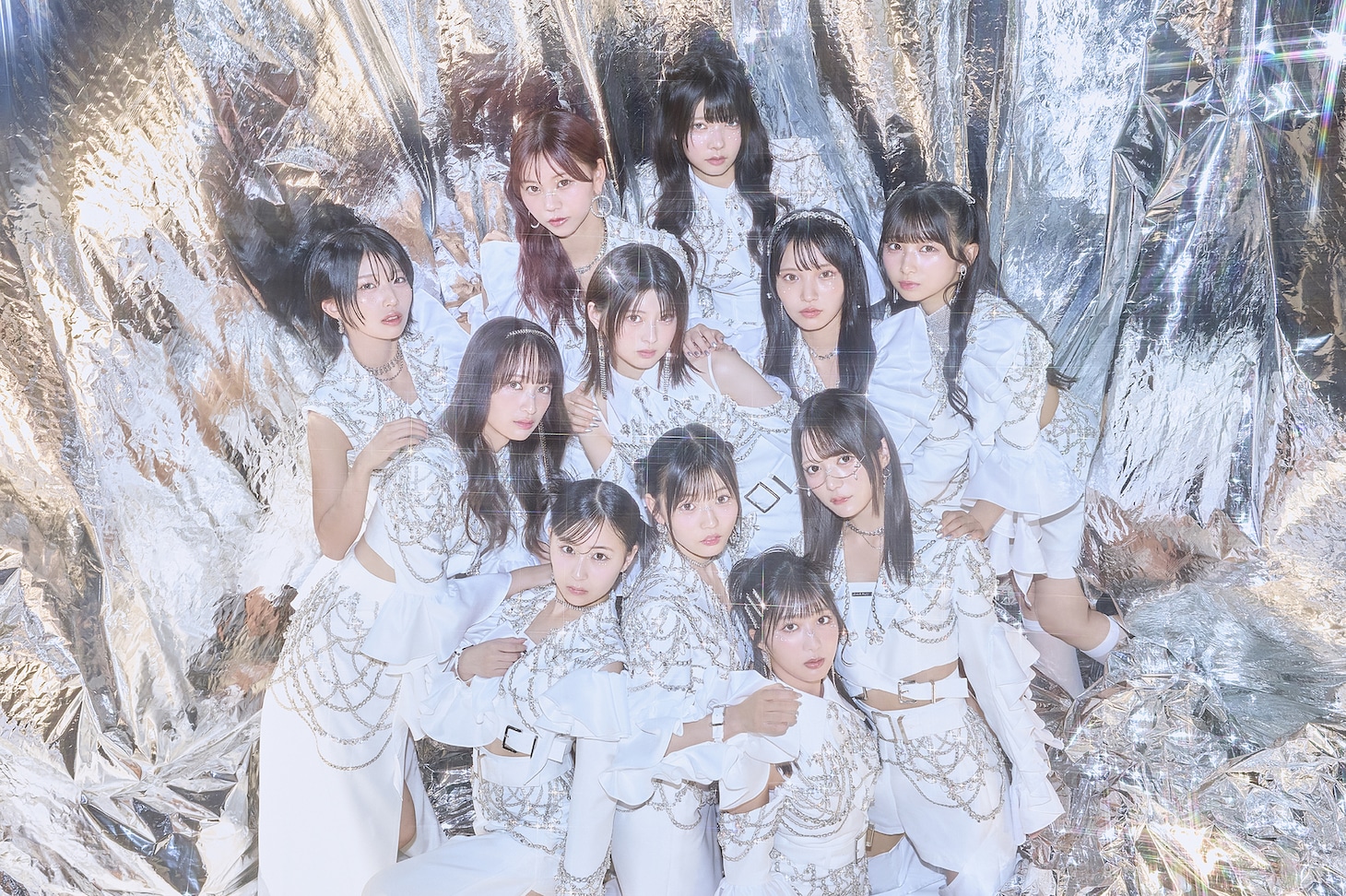WHITE SCORPIONの新アーティスト写真。©OVERSE/KING RECORDS