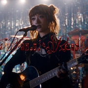 ブランデー戦記の新曲「赤いワインに涙が・・・」MV公開、カオス極まるプロムナードで演奏