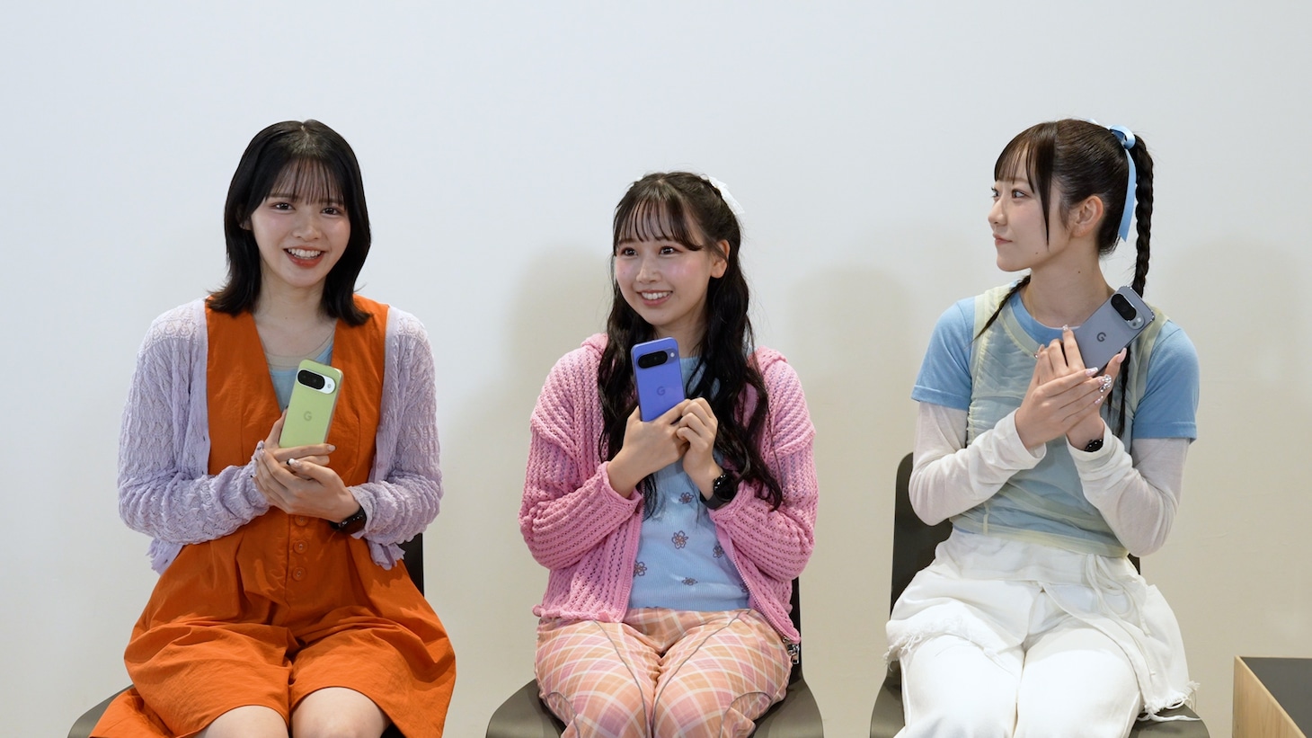 FRUITS ZIPPERが出演するau「Google Pixel 10」新CMのメインキングより。