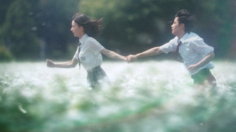 TENBLANK「永遠前夜」ミュージックビデオより。