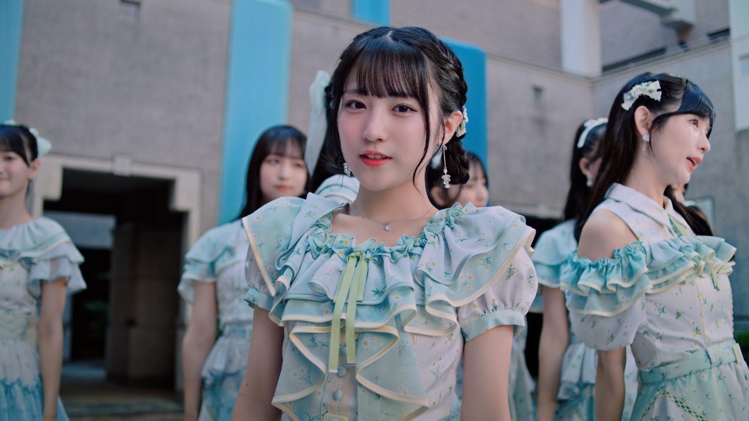 STU48「傷つくことが青春だ」MVより。©STU／KING RECORDS