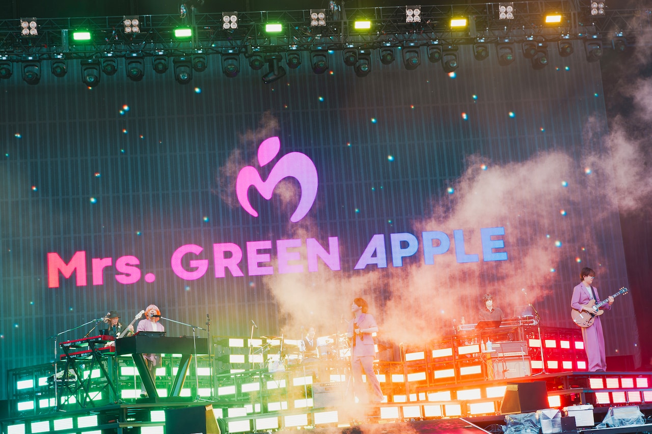 Mrs. GREEN APPLE