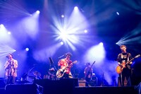 FRIDAY NIGHT SESSIONより、後藤正文（ASIAN KUNG-FU GENERATION）、奥田民生、喜多建介（ASIAN KUNG-FU GENERATION）。©RISING SUN ROCK FESTIVAL（撮影：藤川正典）