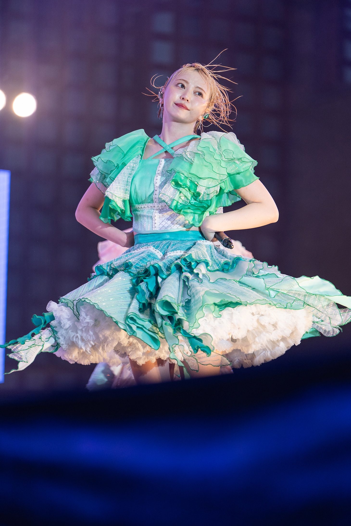 安本彩花