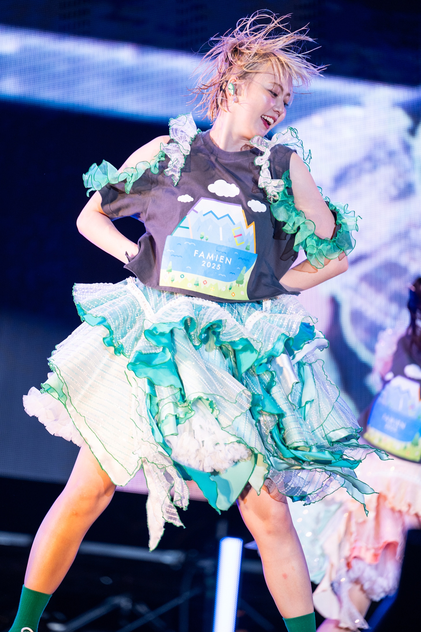 安本彩花