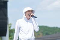 リハーサル中の安本彩花。