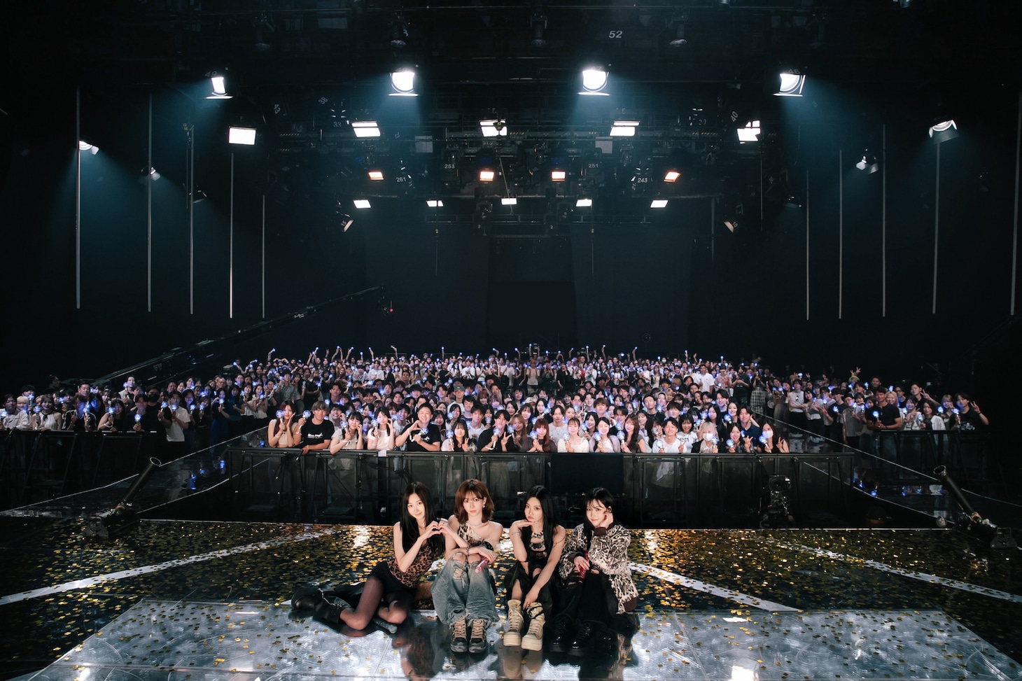 「Venue101 Presents aespa THE LIVE」より、aespaとMY-J。©︎NHK