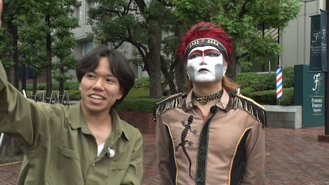 鈴木陽心とデーモン閣下（聖飢魔II）。©テレビ朝日