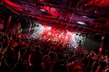 「なかねかなふるさと納税 ～完売したら、なかねが北海道まで行ってみんなのためにとうもろこしを収穫してくるライブ～」の様子。（Photo by "SUGI" Yuya Sugiura）