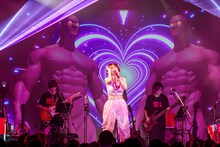 「なかねかなふるさと納税 ～完売したら、なかねが北海道まで行ってみんなのためにとうもろこしを収穫してくるライブ～」の様子。（Photo by "SUGI" Yuya Sugiura）