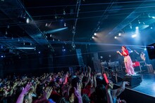 「なかねかなふるさと納税 ～完売したら、なかねが北海道まで行ってみんなのためにとうもろこしを収穫してくるライブ～」の様子。（Photo by "SUGI" Yuya Sugiura）