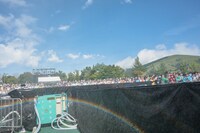 ウォーターキャノンの噴水にかかる虹。