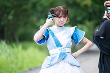 銃を構える中山莉子。
