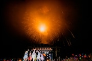 夜空を彩る打ち上げ花火。
