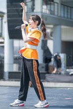 リハーサル中の桜井えま。