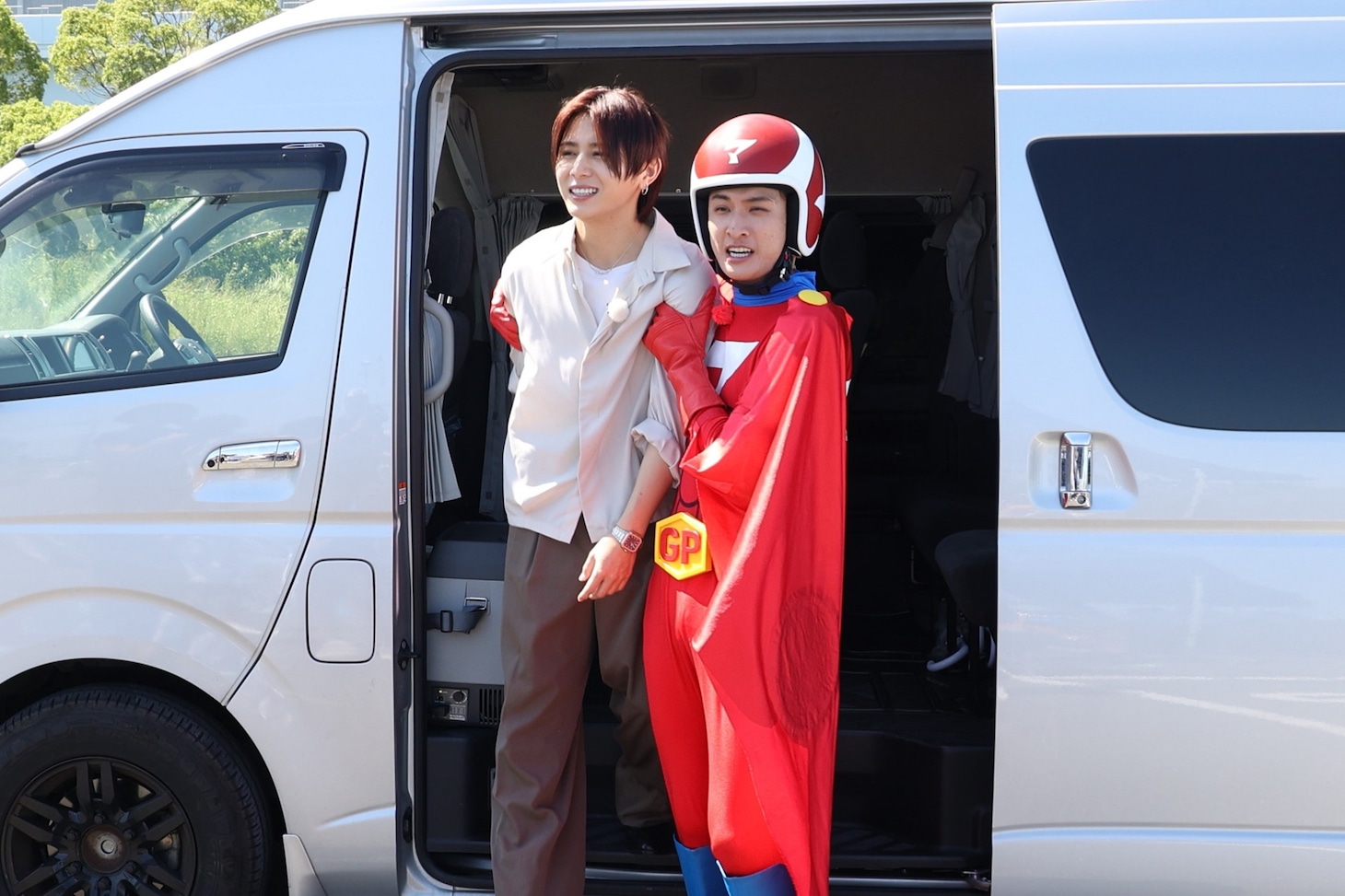 マッサマンと山田涼介（Hey! Say! JUMP）。(c)フジテレビ