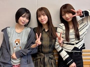 左から中西アルノ、菅原咲月、岡本姫奈。