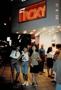 初渡米時のオフショット。LAの老舗ライブハウスROXYの前で。