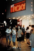 初渡米時のオフショット。LAの老舗ライブハウスROXYの前で。