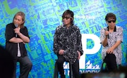 左から小室哲哉、宇都宮隆、木根尚登。