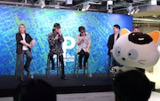タマの登場に「こんなに大きいとは」と驚く宇都宮隆(中央)。