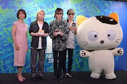 左から住吉美紀アナウンサー、TM NETWORK、タマ。