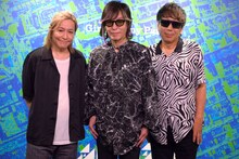 左から小室哲哉、宇都宮隆、木根尚登。