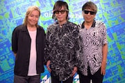 左から小室哲哉、宇都宮隆、木根尚登。