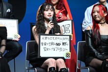 「自分が思い描く未来の自分」を発表するKOHARU（HANA）。