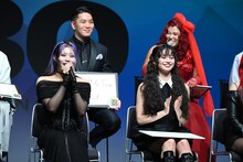 JESSICA（右上）への感謝を語るHANAのNAOKO（左下）。