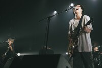 アルステイクのライブの様子。（Photo by MAYUMI）