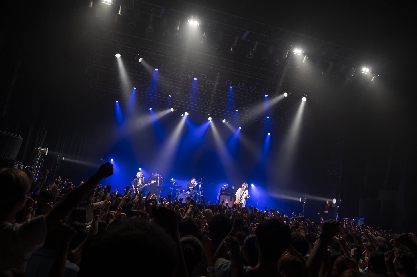 アルステイクのライブの様子。（Photo by MAYUMI）