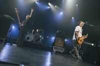 アルステイクのライブの様子。（Photo by MAYUMI）