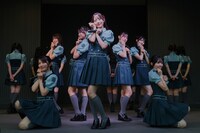 東京・ららぽーと立川立飛でフリーライブを行うRain Tree。©OVERSE/KING RECORDS