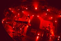 SHE'S（撮影：タマイシンゴ）